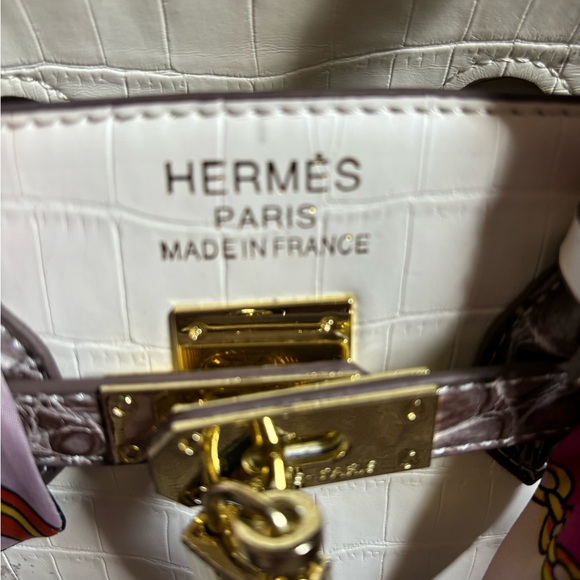 NWOT DESIGNER HANDBAG - Picture 5 of 15